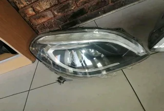 W246 INTELLIGENT PREFACE HEADLIGHTS AVAILABLE