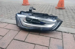 Audi A4 B8 Face-lift Right side headlight