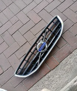 Volvo V40 S40 grille available for sale