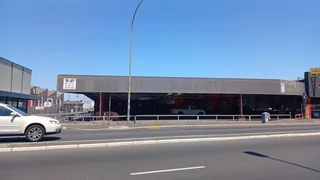 Car lot in Goodwood half of the premises