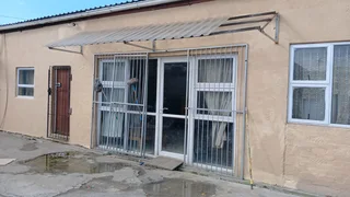 The Sprayshop (Workshop) located in Elsies Rivier