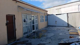 The Sprayshop (Workshop) located in Elsies Rivier