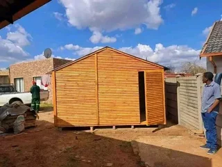 AAA ASHLEY HIGH STRONG QUALITY LOGHOMES AND DISCOUNT WENDY&#39;S FOR SALE FOR MORE CALL 0782662986