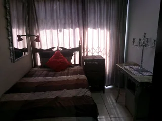 Room for rent Farrarmere 1 person furnished avail. 3 Dec  2025 1 person