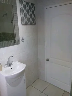 Room for rent Farrarmere 1 person furnished avail. 3 Dec  2025 1 person