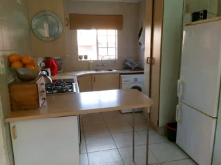 Room for rent Farrarmere 1 person furnished avail. 3 Dec  2025 1 person