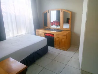 Room for rent Farrarmere 1 person furnished avail. 3 Dec  2025 1 person