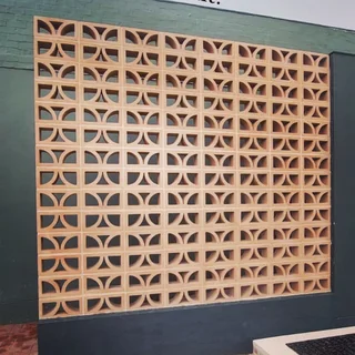 Retainers and breeze blocks