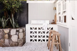 Breeze blocks and retainers