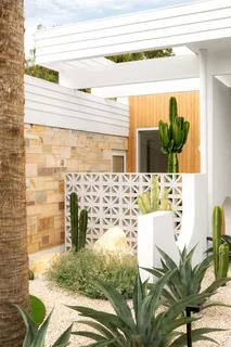 Breeze blocks and retainers