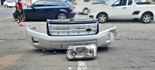 LAND ROVER FREELANDER HEADLIGHT AND BUMPER