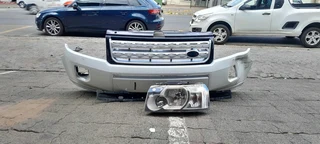 LAND ROVER FREELANDER HEADLIGHT AND BUMPER