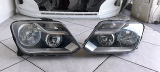 VW AMAROK HEADLIGHT 2010