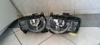 LAND ROVER DEFENDER HEADLIGHT
