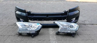 FORD RANGER T7 HEADLIGHT AND BUMPER