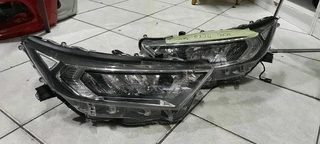 TOYOTA RAV 4 HEADLIGHT