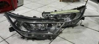 TOYOTA RAV 4 HEADLIGHT