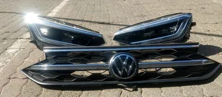 VW TAIGO HEADLIGHT AND GRILL