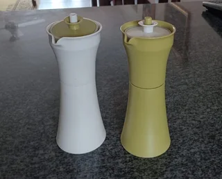Tupperware oil and vinegar containers for salad dressing