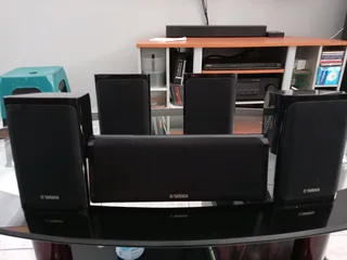 Yamaha surrround speakers x 5