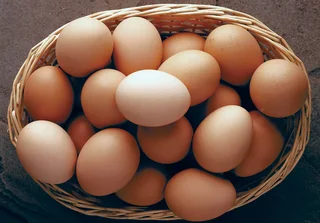 Brown and white eggs wholesale price. Whats-app &#43;27738360824