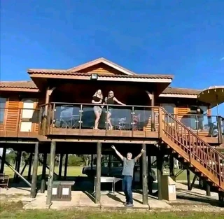 Freemon Log Homes Construction Company: &#43;27734877661.