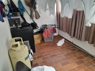 Golden Birches, 1.5 BR Flat on 2nd Floor, Elec PrePaid. Covered Park, Pool, Parks, Available 1 Dec