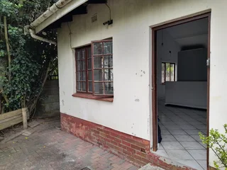 Victory Dr, Spacious 1 Br Cottage, Including Utilities, Secure Parking, Pool, Available Now