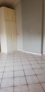 Victory Dr, Spacious 1 BR Cottage, INCLUDING UTILITIES, Secure Parking, Pool, Available Now