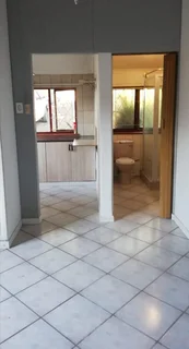 Victory Dr, Spacious 1 BR Cottage, INCLUDING UTILITIES, Secure Parking, Pool, Available Now