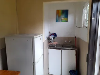 Roberts Pl, Cosey Bachelor Cottage FOR AN EMPLOYED LADY, incl Utilities.  Available Now.