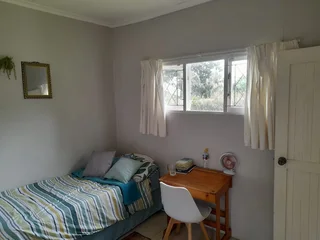 Roberts Pl, Cosey Bachelor Cottage FOR AN EMPLOYED LADY, incl Utilities.  Available Now.