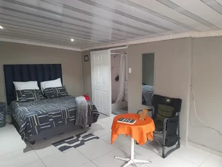 Pinegrove Pl, Bachelor Cottage for a Single Lady, Available 1 January