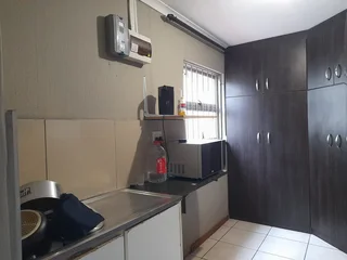 Pinegrove Pl, Bachelor Cottage for a Single Lady, Available 1 January