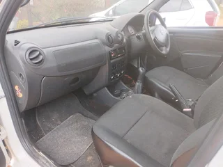 Selling Nissan Np200 2018 model 1.5 dci