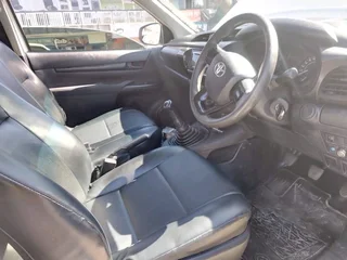 Selling Toyota Hilux diesel longbase 2018 model