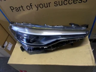 2021-2023 TOYOTA COROLLA CROSS RIGHT SIDE LED HEADLIGHT FOR SALE