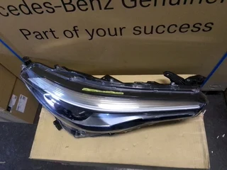 2021-2023 TOYOTA COROLLA CROSS RIGHT SIDE LED HEADLIGHT FOR SALE