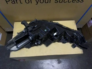 (2021-2023) TOYOTA COLLORA CROSS RIGHT SIDE NORMAL HEADGHT FOR SALE