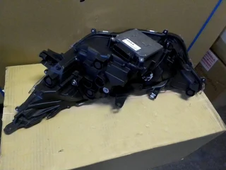 2024 TOYOTA RAV 4 RIGHT SIDE LED XENON HEADLIGHT FOR SALE..