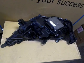 2024 TOYOTA RAV 4 RIGHT SIDE LED XENON HEADLIGHT FOR SALE..