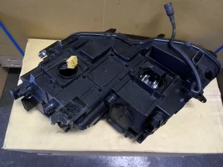 (2019-2021 ) VW TIGUAN RIGHT SIDE XENON HEADLIGHT FOR SALE