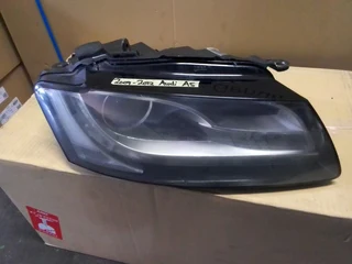 (2009-2012) Audi A5 Right Side Xenon Headlight For Sale