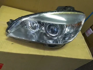 (2007-2011) Mercedes W204 Preface Left Side Xenon Headlight For Sale