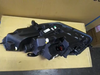 (2018-2020) JAGUAR E.PACE RIGHT SIDE LED XENON HEADLIGHT FOR SALE