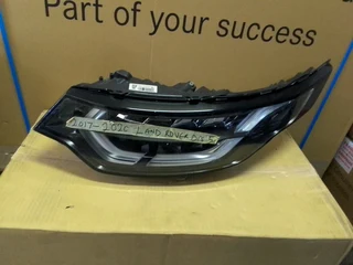 (2017-2020) Land Rover Discovery 5 Left Side Led Xenon Headlight For Sale