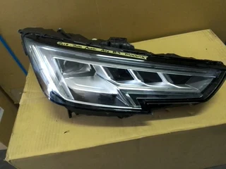 (2018-2020) AUDI A4 B9 MATRIX RIGHT SIDE LED XENON HEADLIGHT FOR SALE. IN GOOD CONDITION