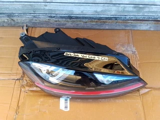 (2013-2016) VW GOLF 7 GTI RIGHT SIDE LED XENON HEADLIGHT FOR SALE. IN GOOD CONDITION
