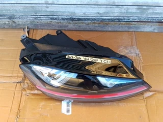 (2013-2016) VW GOLF 7 GTI RIGHT SIDE LED XENON HEADLIGHT FOR SALE. IN GOOD CONDITION