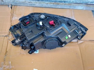 (2013-2016) VW GOLF 7 GTI RIGHT SIDE LED XENON HEADLIGHT FOR SALE. IN GOOD CONDITION